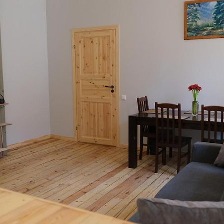 Historic Apartment With Wooden Floors In The Hearth Of Old-Town Riga Buitenkant foto