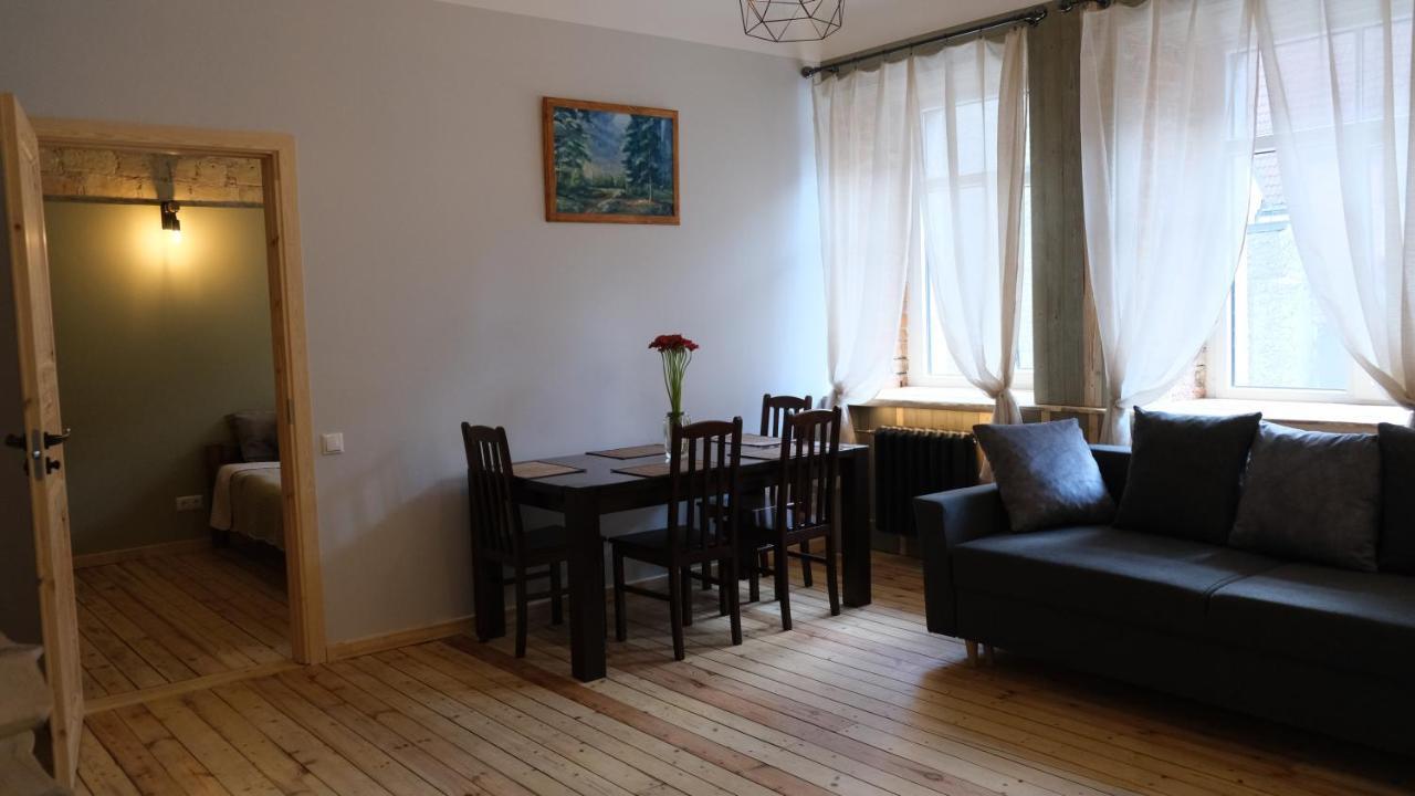 Historic Apartment With Wooden Floors In The Hearth Of Old-Town Riga Buitenkant foto