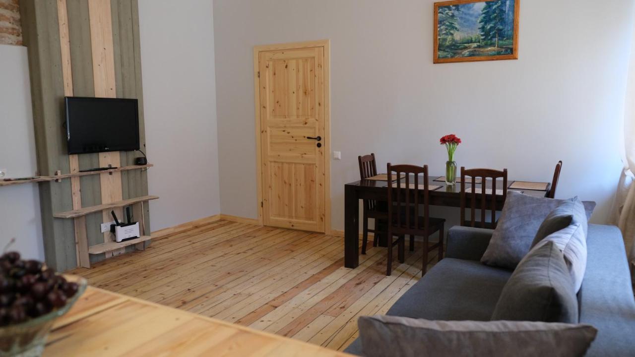 Historic Apartment With Wooden Floors In The Hearth Of Old-Town Riga Buitenkant foto